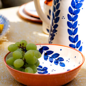 DSC04889 Håndlavet skål i terracotta keramik med blå blade | 17 cm