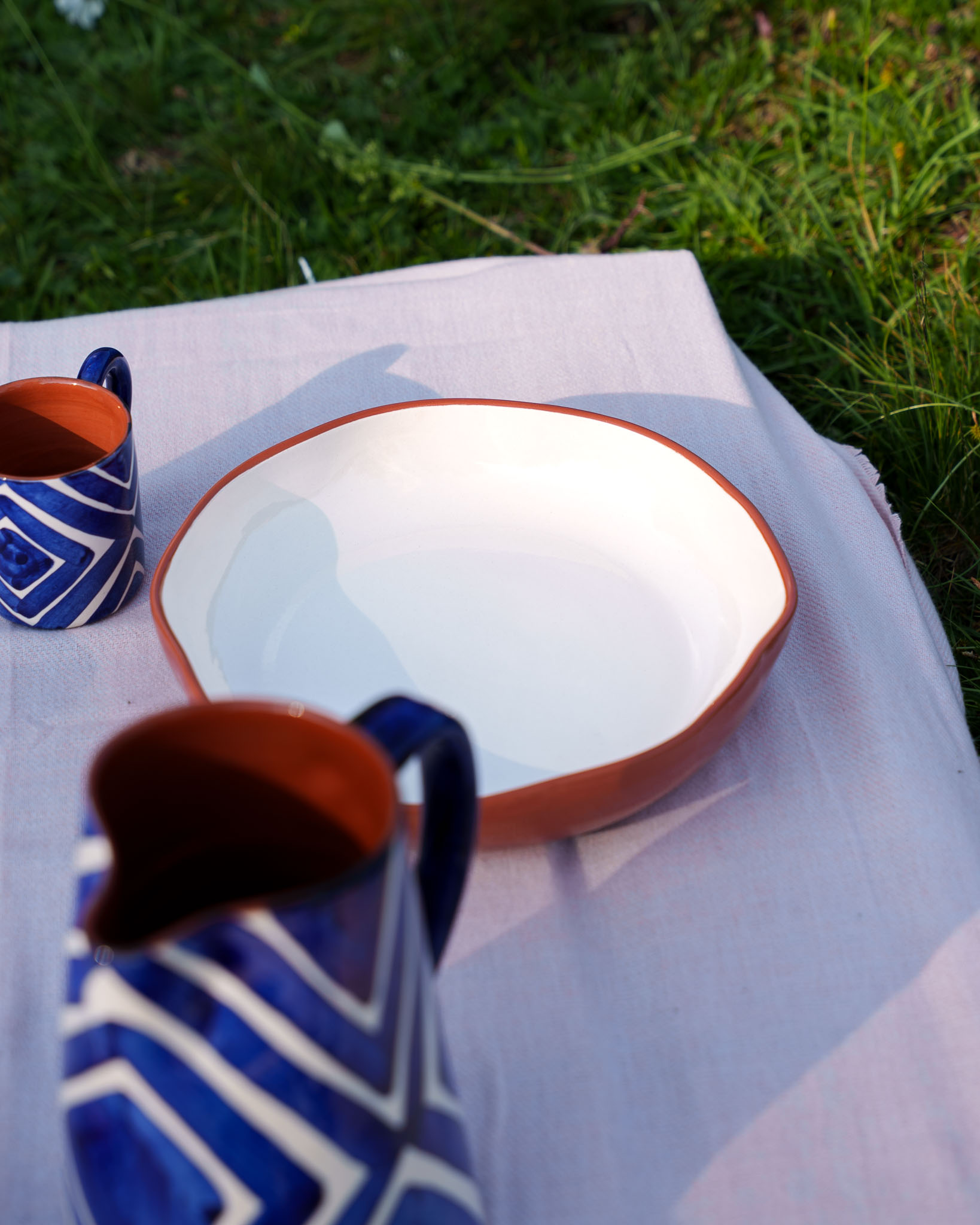 DSC09811-2 Portugisisk håndlavet serveringsskål i organisk design | 28 cm
