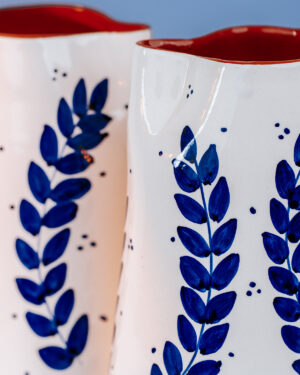 Portugisisk kande i terracotta keramik med håndmalede blå blade | 2L