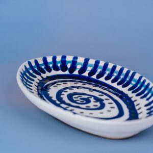 Livona-1603 Italiensk serveringsfad med håndmalet blå spiral mønster | 30 cm