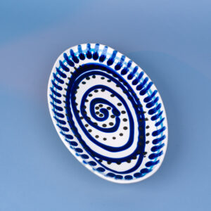 Livona-1613 Italiensk serveringsfad med håndmalet blå spiral mønster | 25 cm