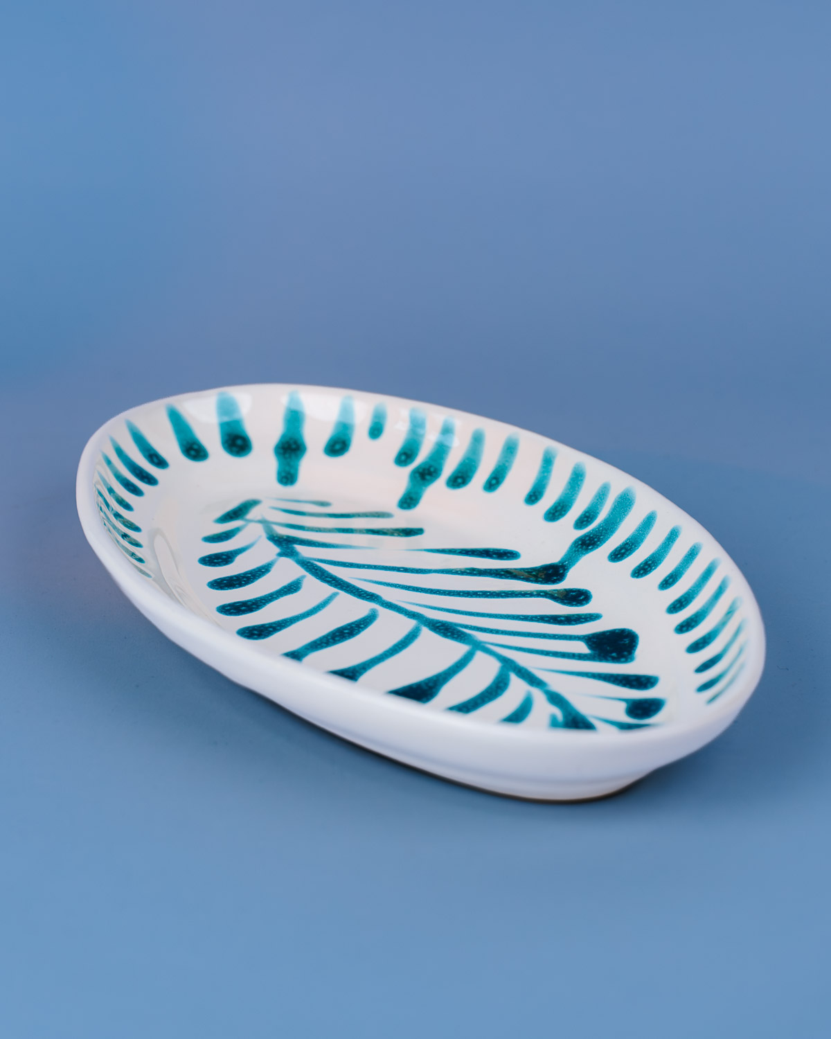 Livona-1674 Italiensk serveringsfad med håndmalet grøn bladmotiv | 30 cm