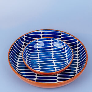 Livona-2484 Håndlavet skål i terracotta keramik med blå penselstrøg | 17 CM