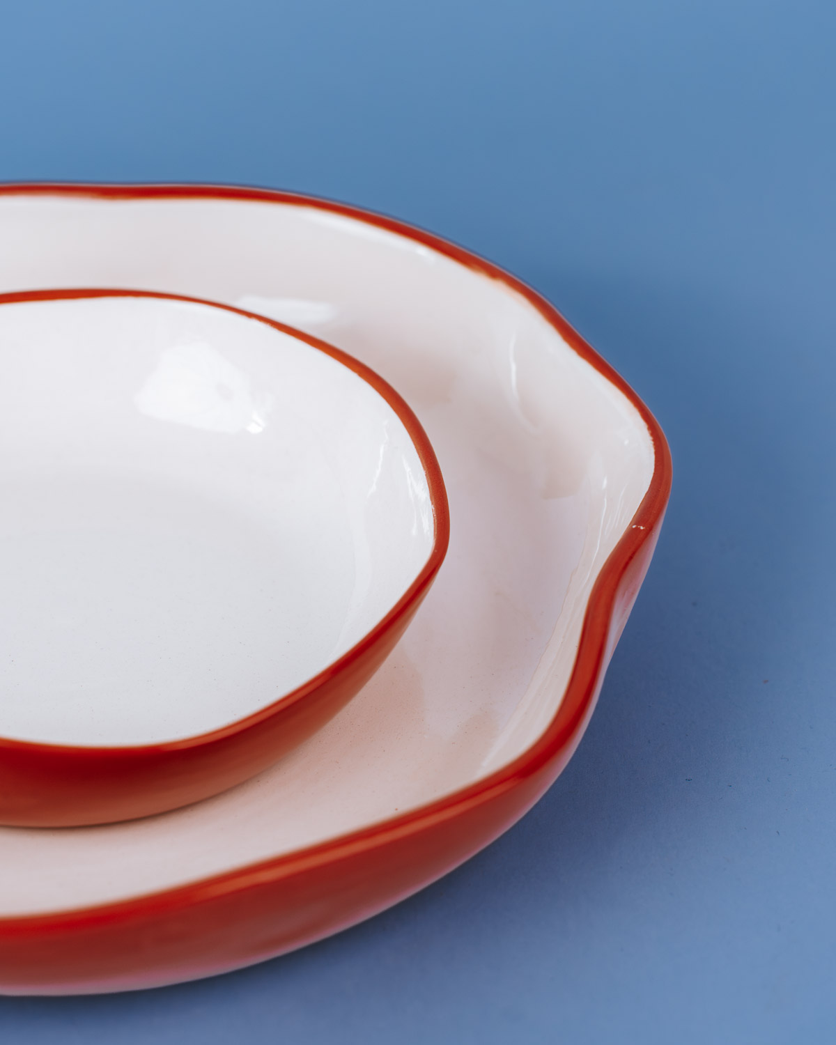 Portugisisk håndlavet serveringsskål i organisk design | 28 cm