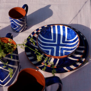 DSC09638 Håndlavet skål i terracotta keramik med blå zebra | 17 cm