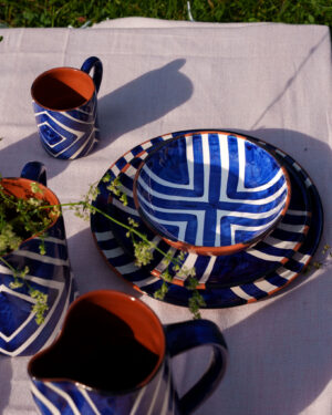 DSC09638 Håndlavet skål i terracotta keramik med blå zebra | 17 cm