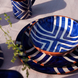 DSC09648 Håndlavet skål i terracotta keramik med blå zebra | 17 cm