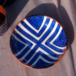 DSC09656 Håndlavet skål i terracotta keramik med blå zebra | 17 cm