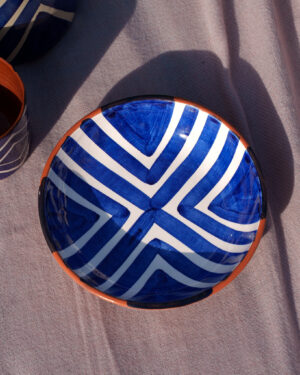 DSC09656 Håndlavet skål i terracotta keramik med blå zebra | 17 cm
