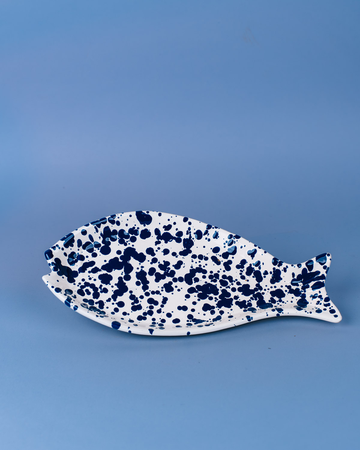 Livona-854 Fiskeserveringsfad Rugiada blå i håndmalet keramik