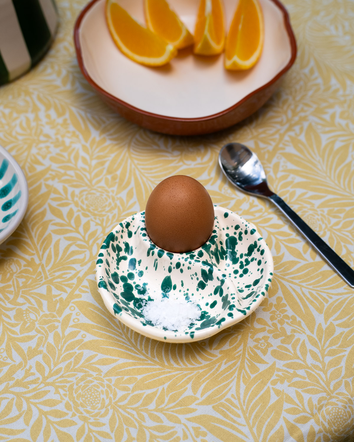 Grønt æggebæger Rugiada i håndmalet keramik